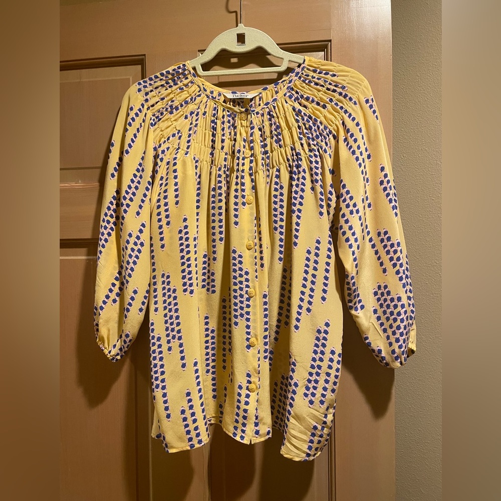 NWOT Tucker Silk Pintucked 3/4 Sleeve Blouse - Medium